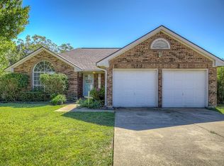 812 Creekside Dr, Mesquite, TX 75181