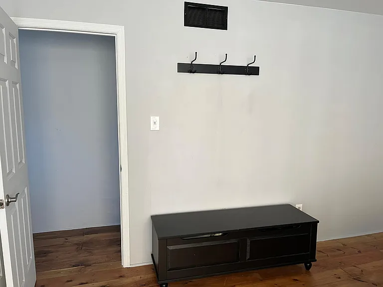 106 Megan Cir — Photo 8