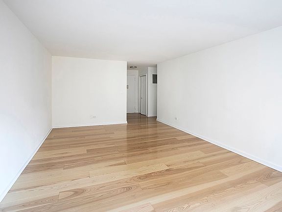 3rd image of 301 E 75th St APT 5C