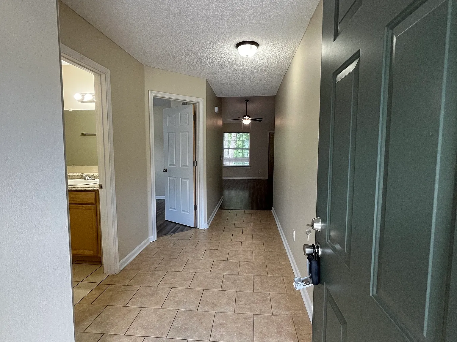 3 bed, 2.0 bath, 1116 sqft, $1,500 — Photo 2