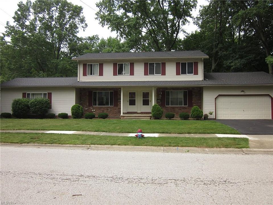 1st image of 2403 Hillcrest Dr