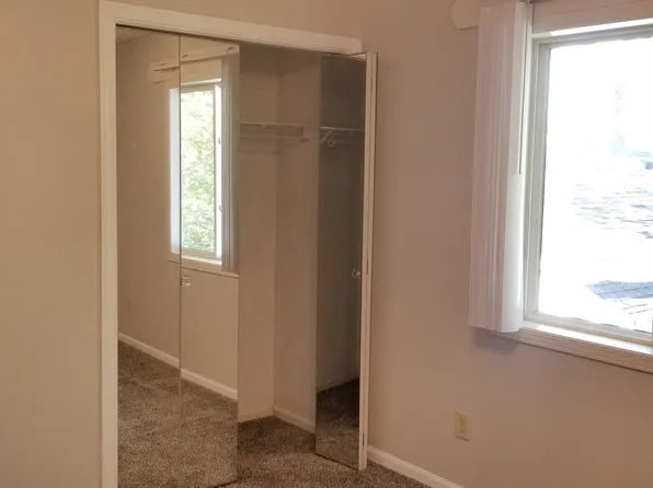 921 W 20th Street, 921 W 20th St APT 3, Cedar Falls, IA 50613