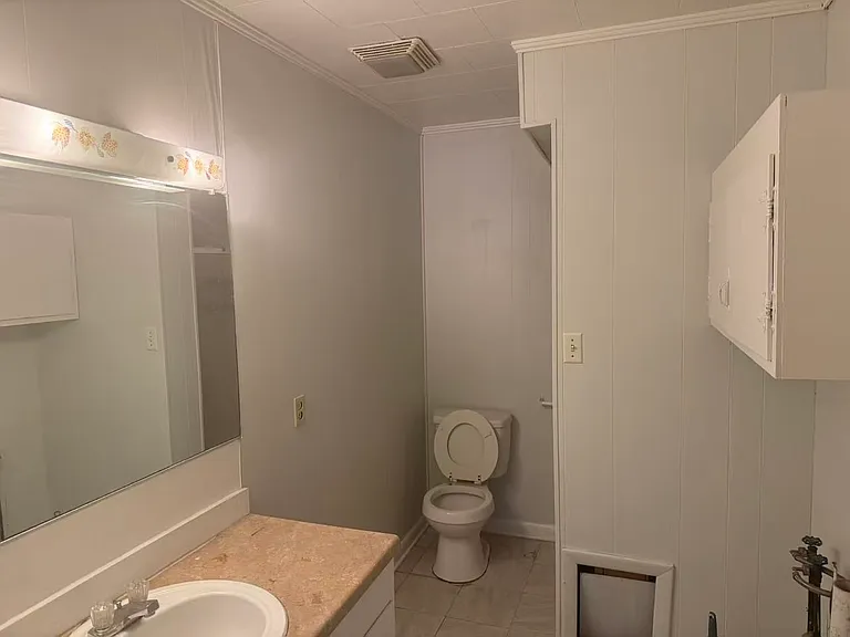 3207 Kingsbury St — Photo 4