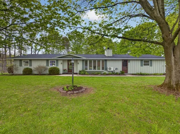 2403 Amidon Dr, Marcellus, NY 13108