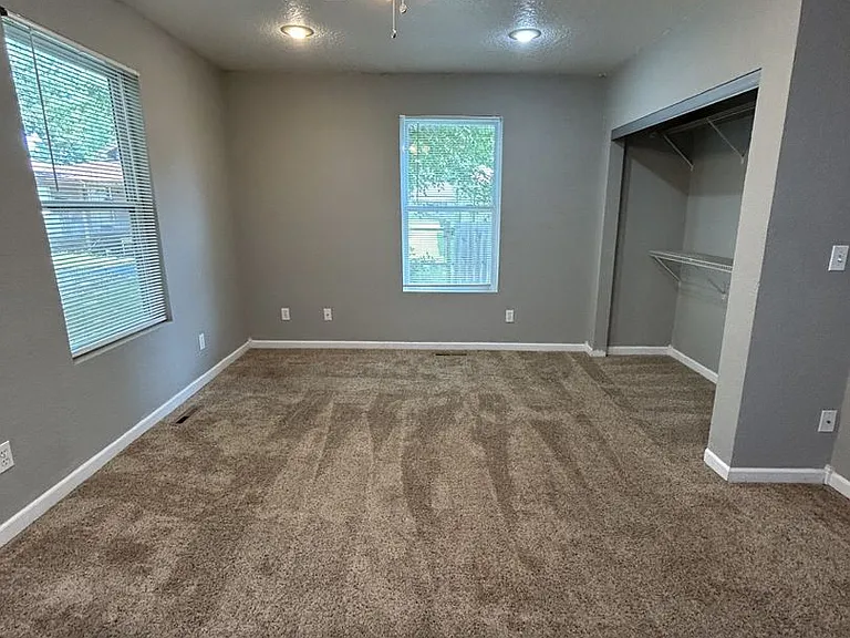 205 E Kansas St — Photo 4