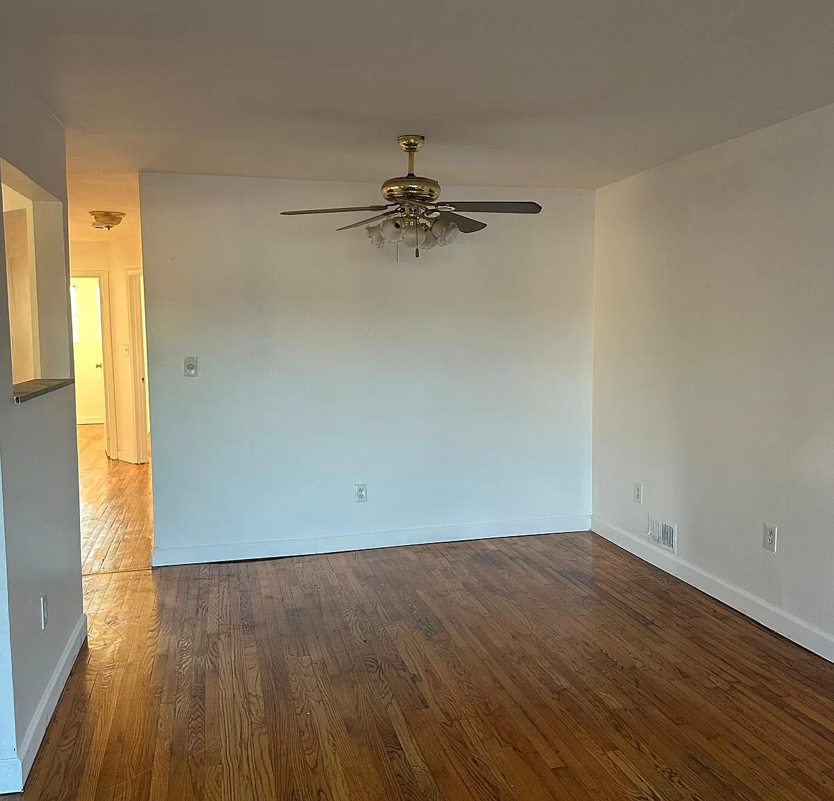 3 bed, 2256 sqft, $3,200 — Photo 3