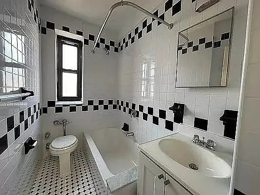 Rented by Voro Purple LLC | media 34