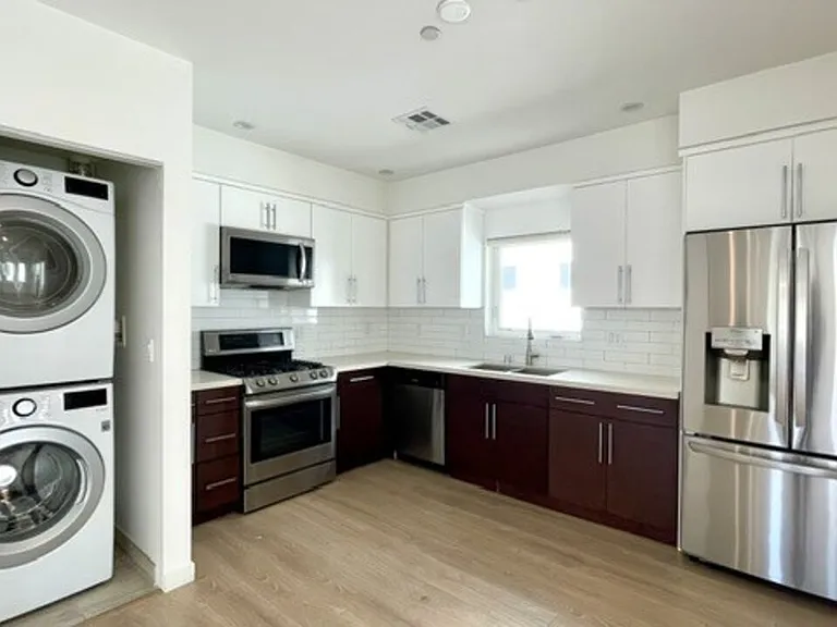 5230 Satsuma Ave — Photo 8
