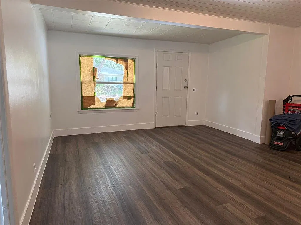 2 bed, 1.0 bath, 891 sqft, $2,200 — Photo 2