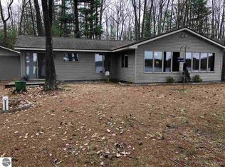 840 S Oak Dr, Lake City, MI 49651