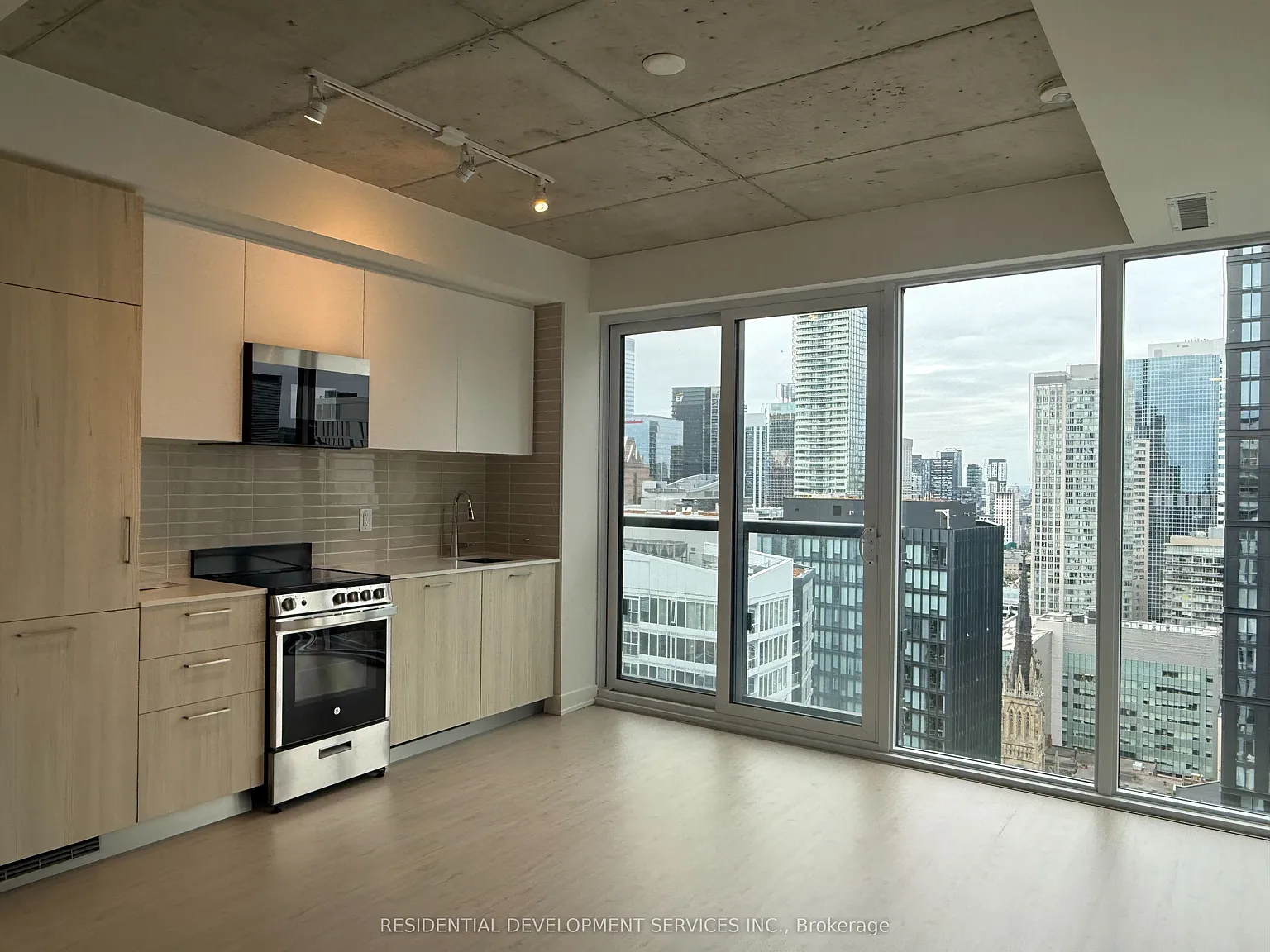 Ivy Condos — Photo 3