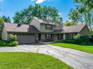 5665 Chippendale Ct, Rockford, IL 61107