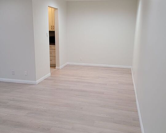 2nd image of 1132 S Oakhurst Dr APT 2