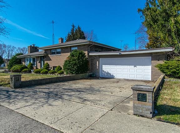 2nd image of 201 Woodlawn Ave