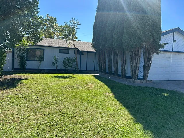 3 bed, 1200 sqft, $2,300 — Photo 1