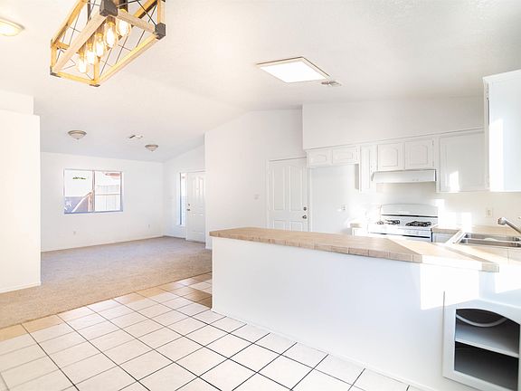 5th image of 608 S Magnolia Ave