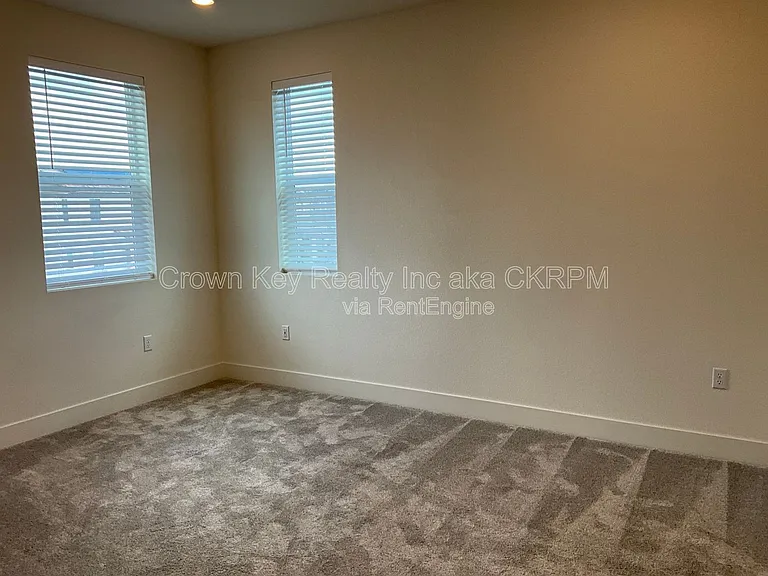 2090 Daimler St — Photo 13