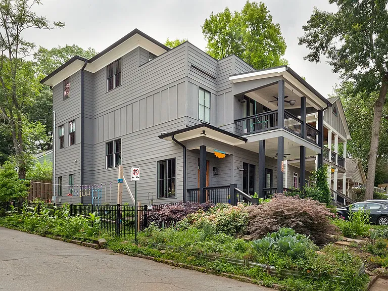 702 Grant Ter SE — Photo 1