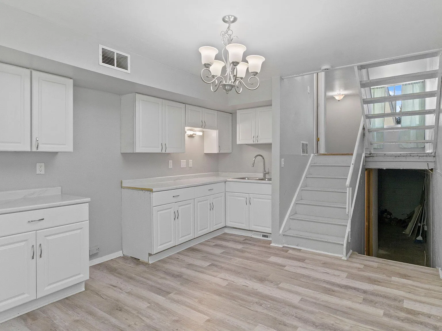 4 bed, 1.5 bath, 1249 sqft, $1,495 — Photo 1