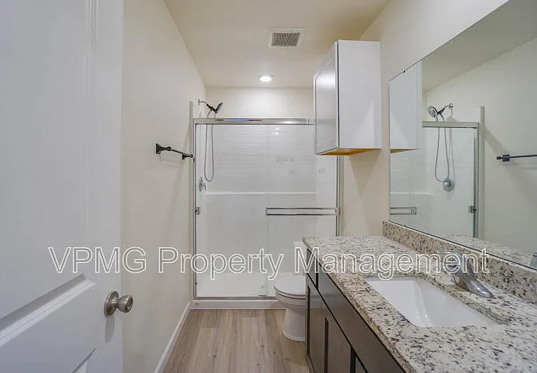1423 W 16th Ave — Photo 26