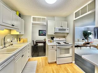 7510 Cahill Rd APT 214B, Edina, MN 55439