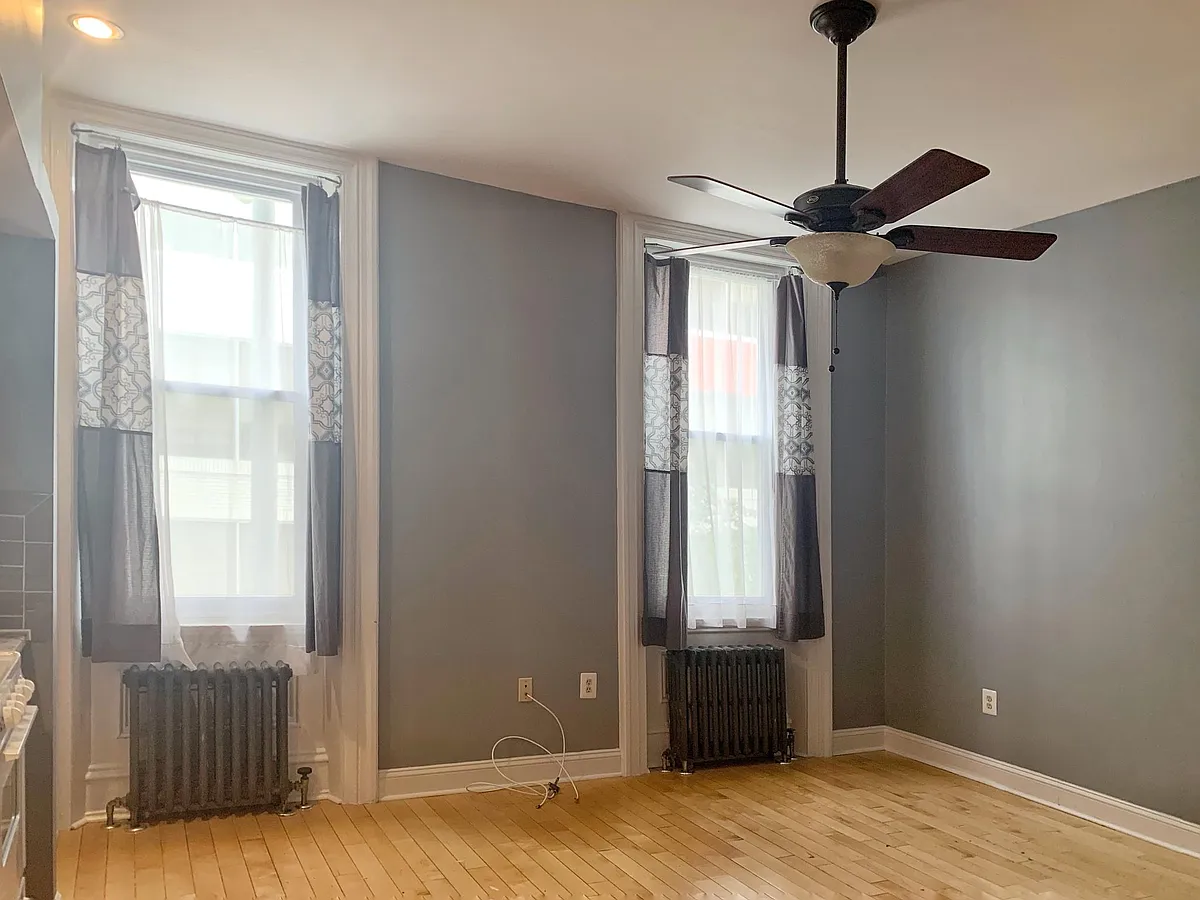 Building Photo - 216 N 13th St #2F