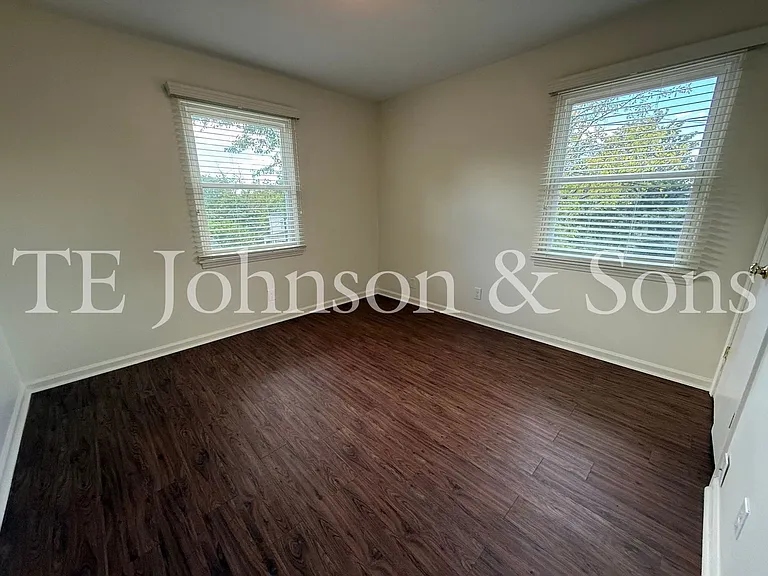 Modern 2 Bedroom Apartment with Water Included on Forsyth St — Photo 15