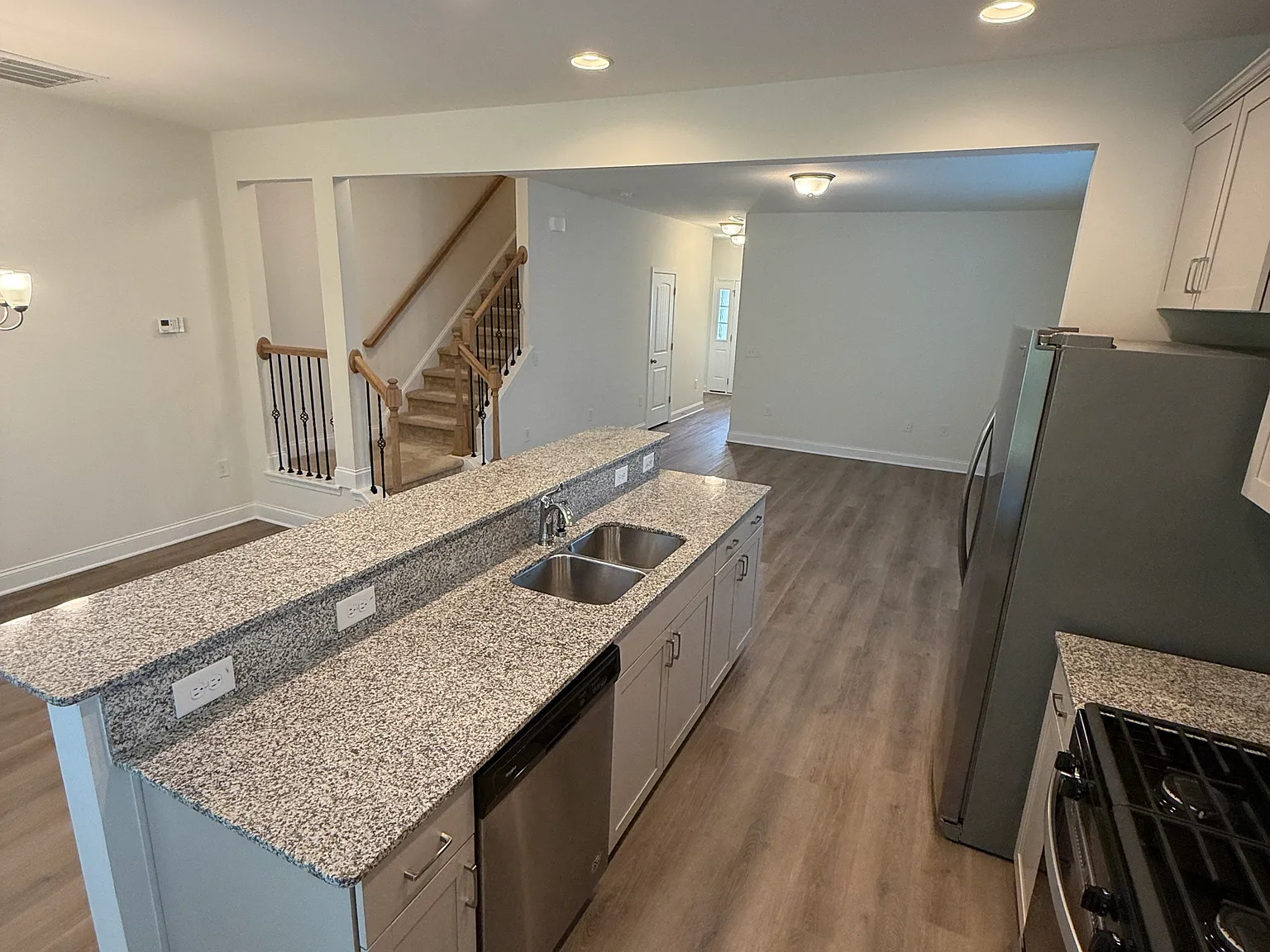 3 bed, 2.5 bath, 1681 sqft, $1,845 — Photo 4
