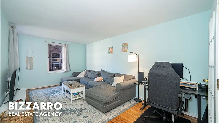 Living room, photo 2