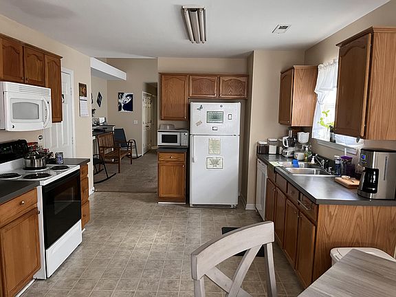 3rd image of 709-711 Sherard Cir