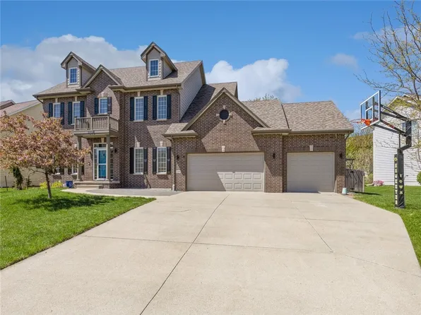 3208 152nd St, Urbandale, IA 50323