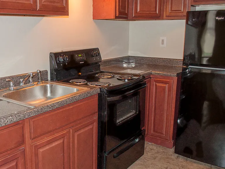 Virginia Arms Apartments — Photo 14