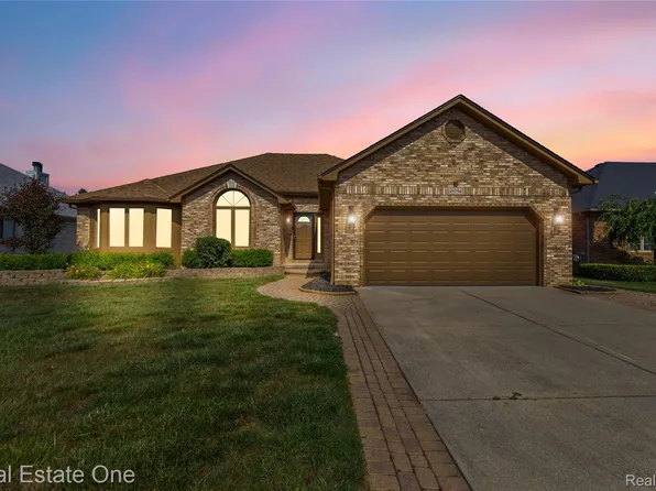 49294 Snowshoe Dr, Macomb, MI 48044