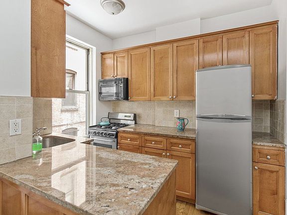 3rd image of 233 W 21st St APT 1E