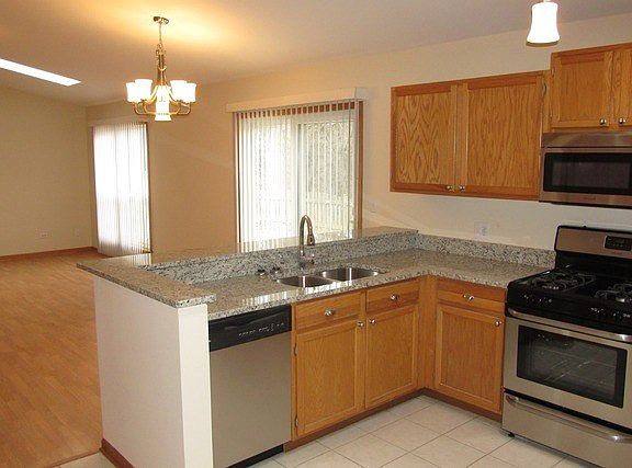 4th image of 4111 Newport Dr