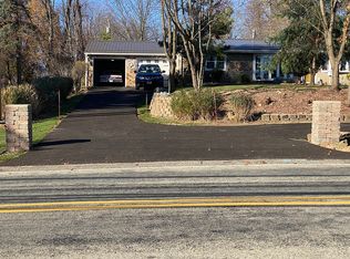 360 Moon Clinton Rd, Coraopolis, PA 15108