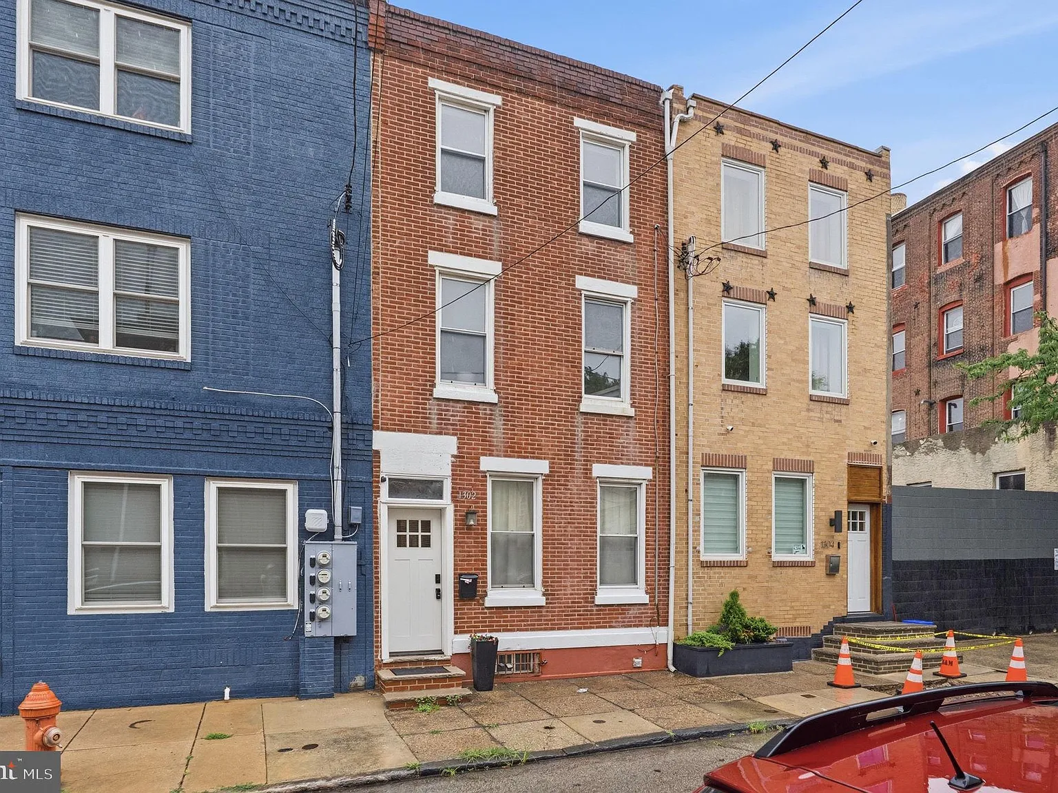 3 bed, 2.0 bath, 1584 sqft, $2,400 — Photo 3