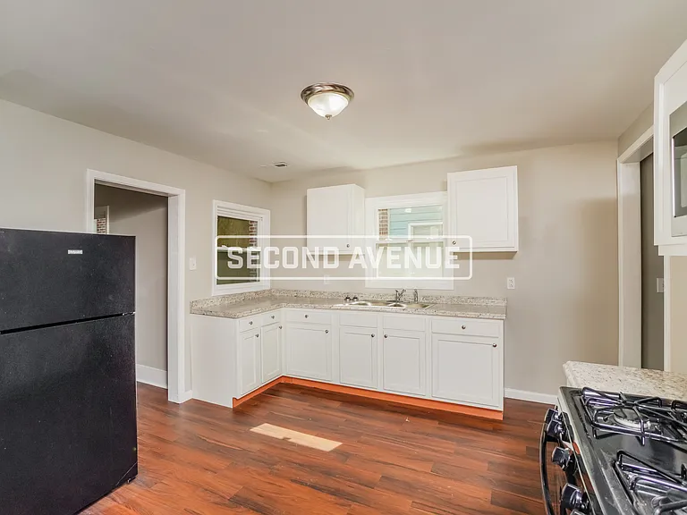 3030 Greenwood Ave — Photo 2