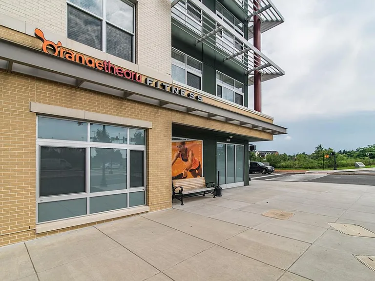 Enjoy ultimate neighborhood convenience with premier fitness options right on the ground floor.