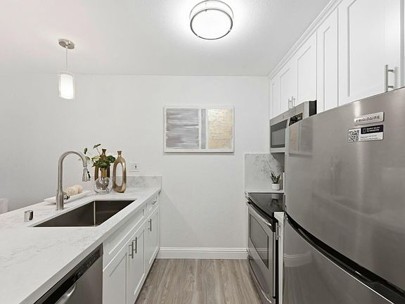 5th image of 707 Fathom Dr APT 108