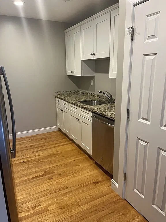 2 bed, 1.0 bath, 800 sqft, $2,350 — Photo 4
