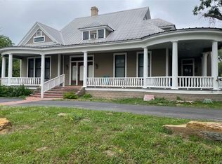 123 E 5th Ave, Yorktown, TX 78164