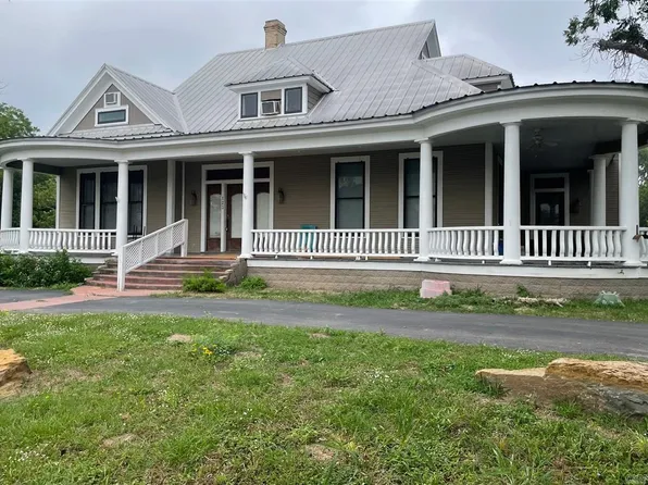 123 E 5th Ave, Yorktown, TX 78164