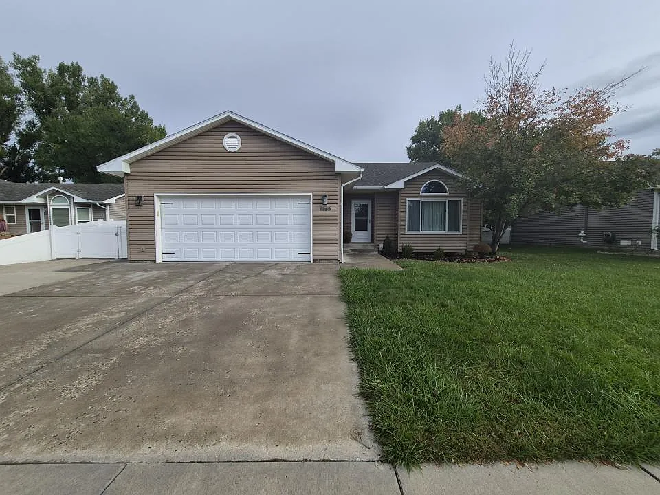 4 bed, 3.0 bath, 2196 sqft, $2,200 — Photo 1