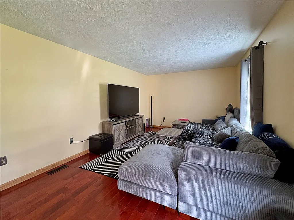 Building Photo - 7324 Green Meadow Dr
