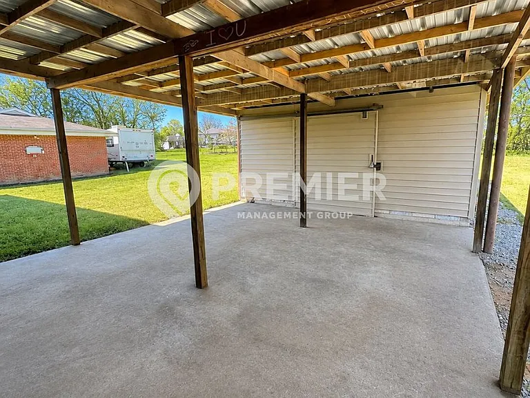 302 Malvin St — Photo 3