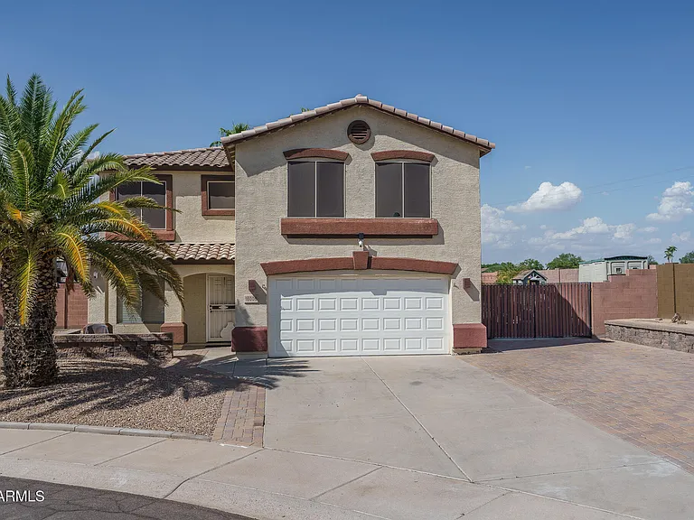 16006 W Lincoln St — Photo 1