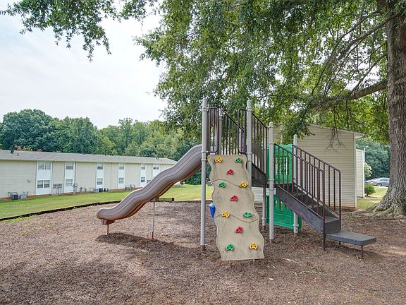 5th image of 502 Russell St APT 4