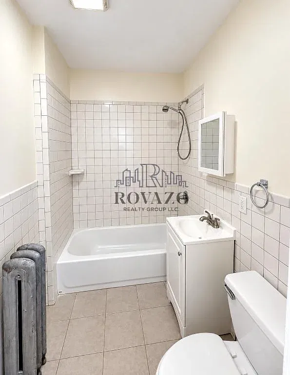 2 bed, 700 sqft, $1,850 — Photo 2