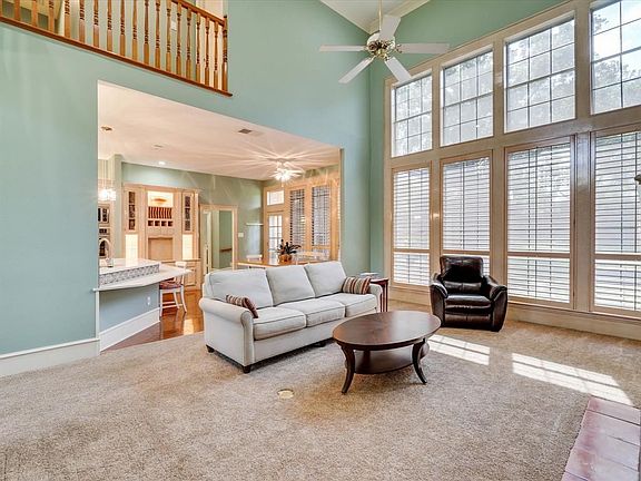 5th image of 771 Lakewood Ct